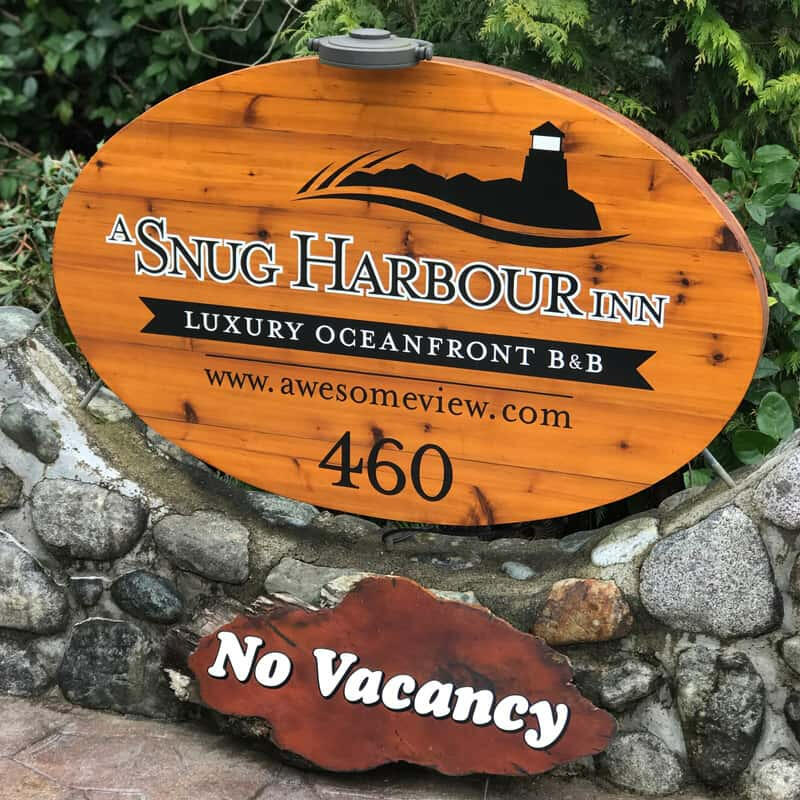 Snug Harbour Inn Sign No Vacany Square
